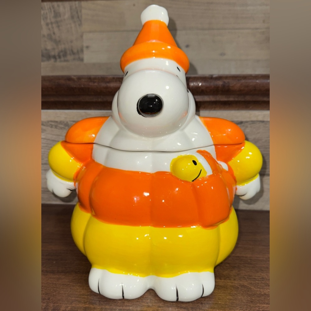 Cute 🥰 Peanuts Snoopy Puffer Jacket & Woodstock Cookie Jar Halloween Candy Corn